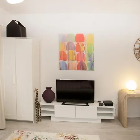 Hanna Studio Is In The Heart Of Pest Broadway Apartment