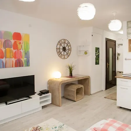 Hanna Studio Is In The Heart Of Pest Broadway Apartment *