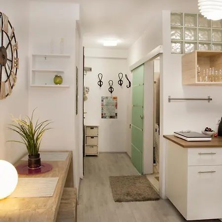 Hanna Studio Is In The Heart Of Pest Broadway Apartment *